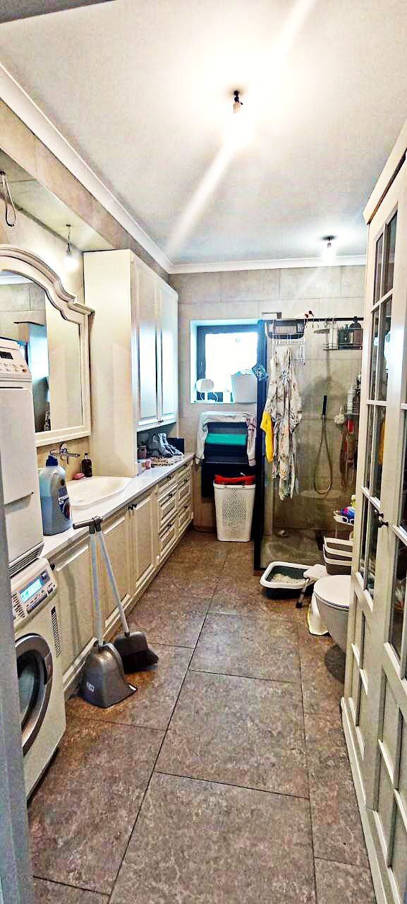 Продаж будинку 327 м²