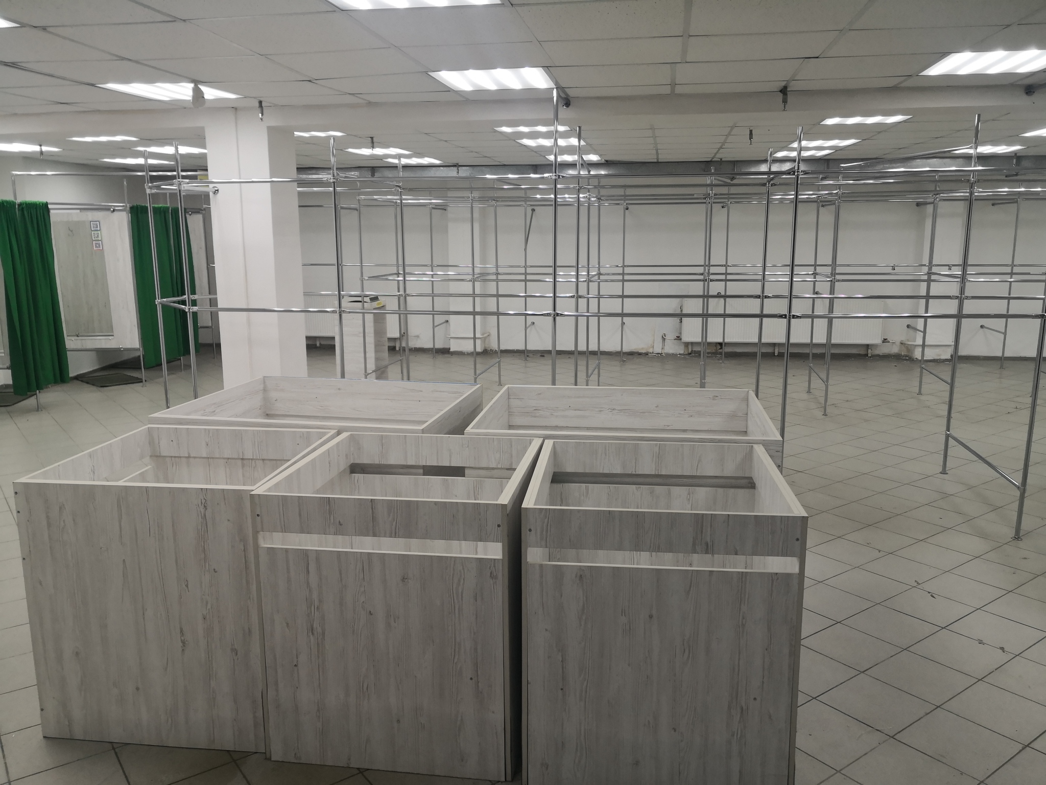 Оренда торговельного приміщення 332 м², 1-го Травня вул., 163