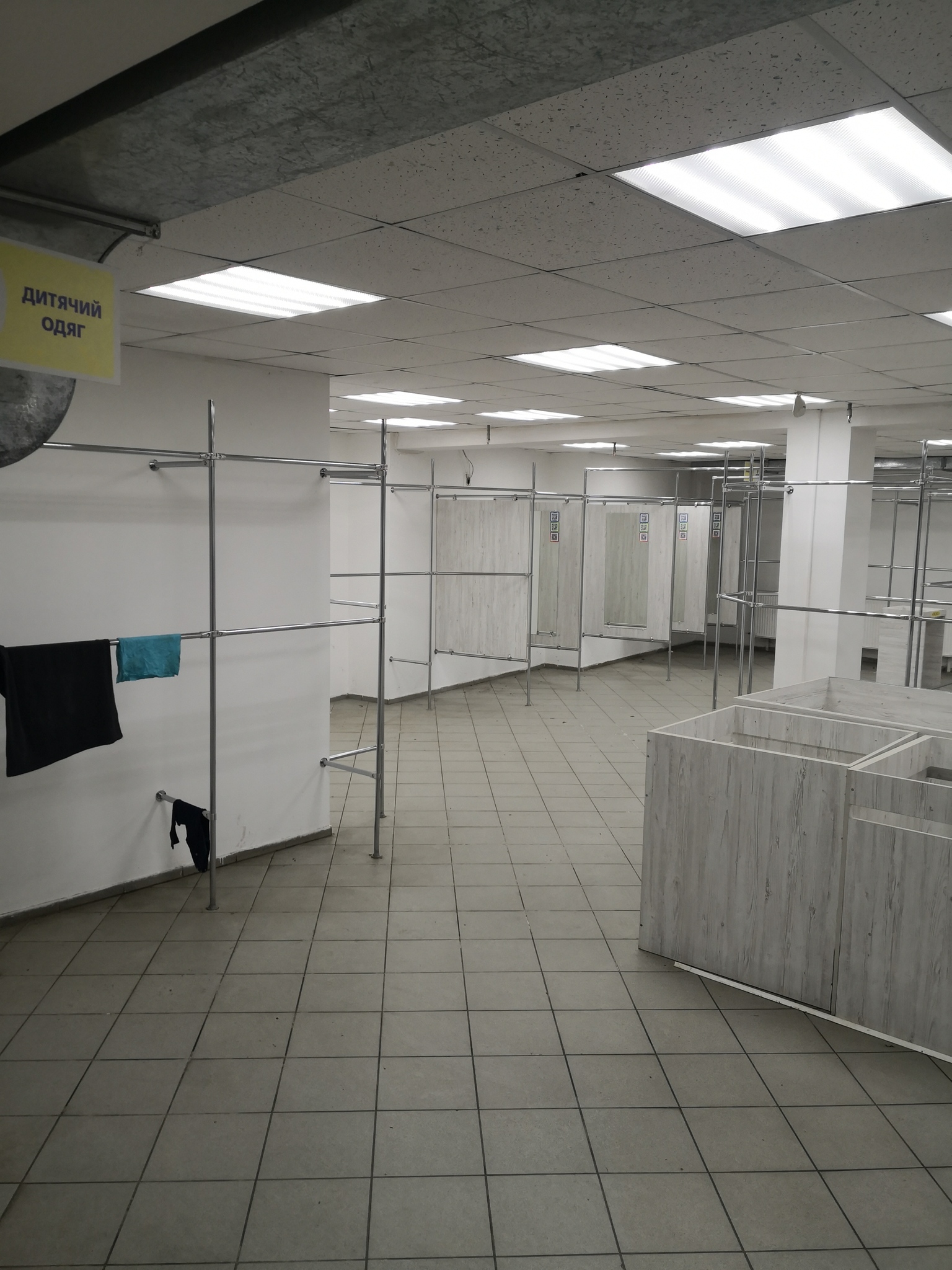 Оренда торговельного приміщення 332 м², 1-го Травня вул., 163
