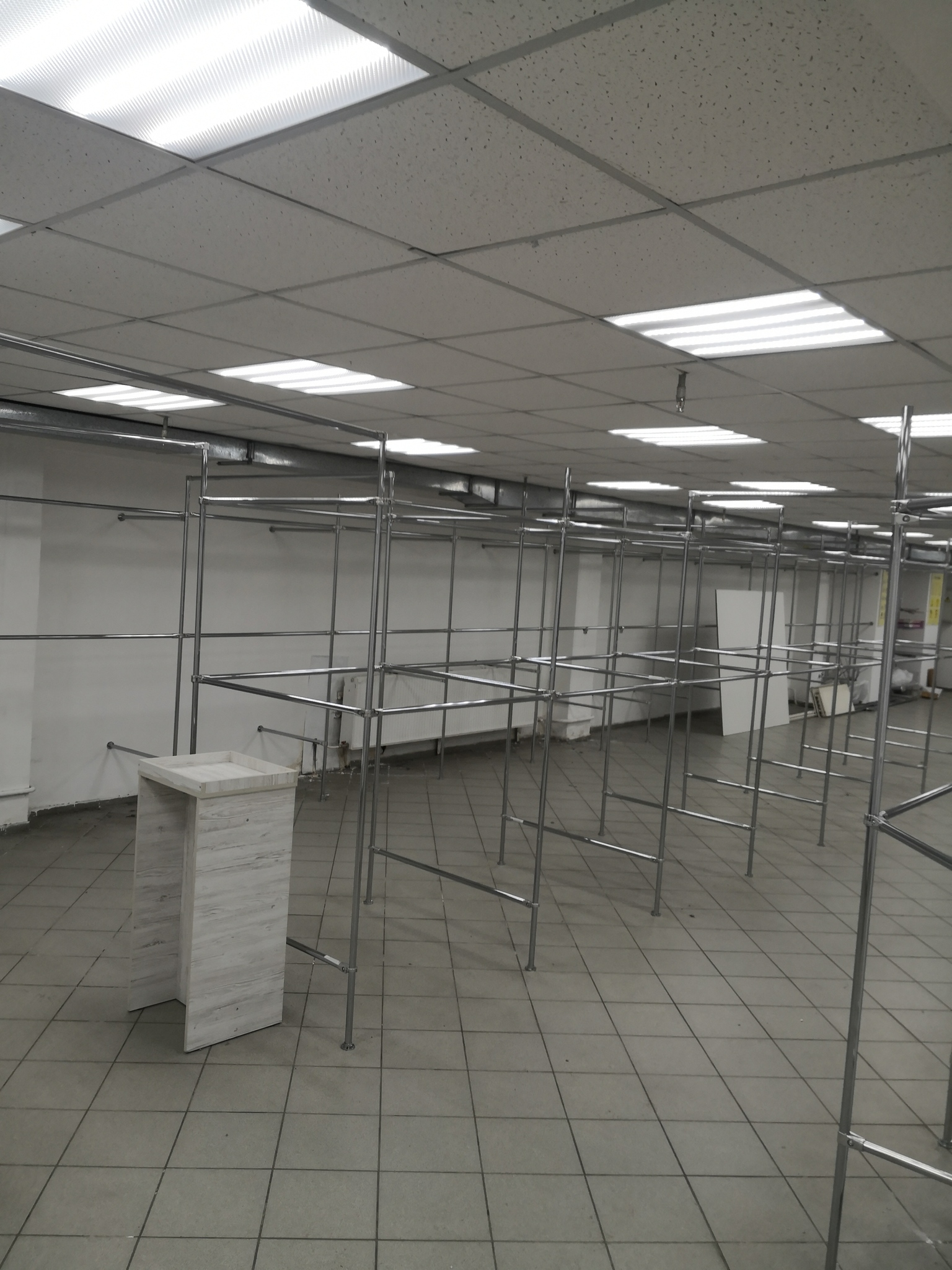 Оренда торговельного приміщення 332 м², 1-го Травня вул., 163