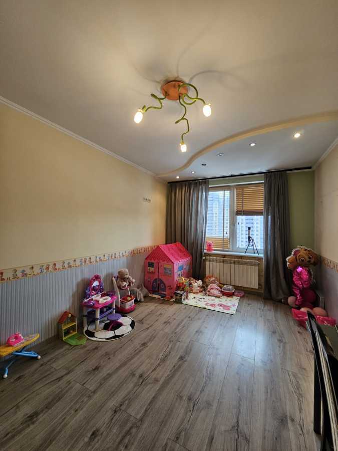 Продаж 3-кімнатної квартири 107 м², Пономарьова вул., 26 К4