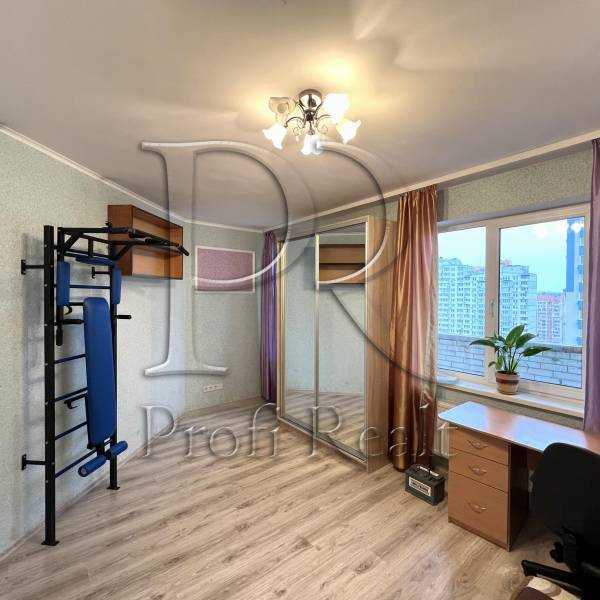 Продажа 2-комнатной квартиры 61 м², Драгоманова ул., 6/1