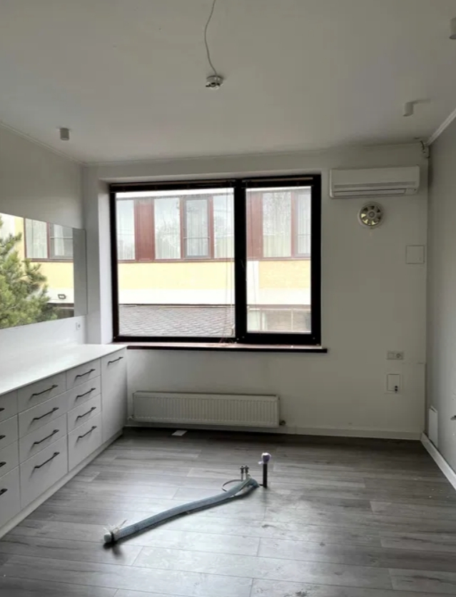 Оренда приміщення вільного призначення 220 м², Долгая вул.