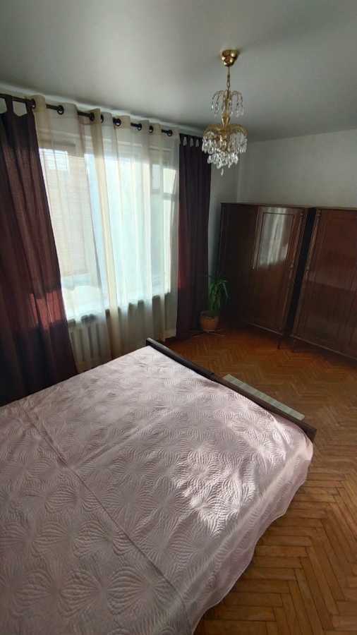 Продаж 2-кімнатної квартири 70 м², Тургенівська вул., 37/41