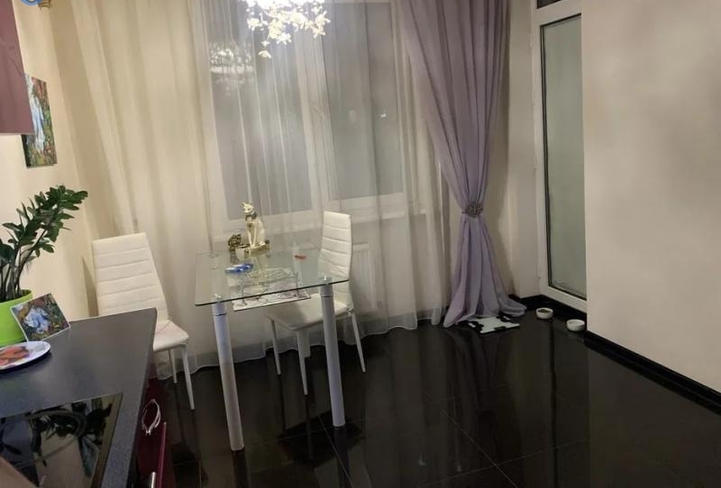 Продаж 2-кімнатної квартири 69 м², Райдужна вул.