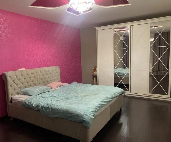 Продаж 2-кімнатної квартири 69 м², Райдужна вул.