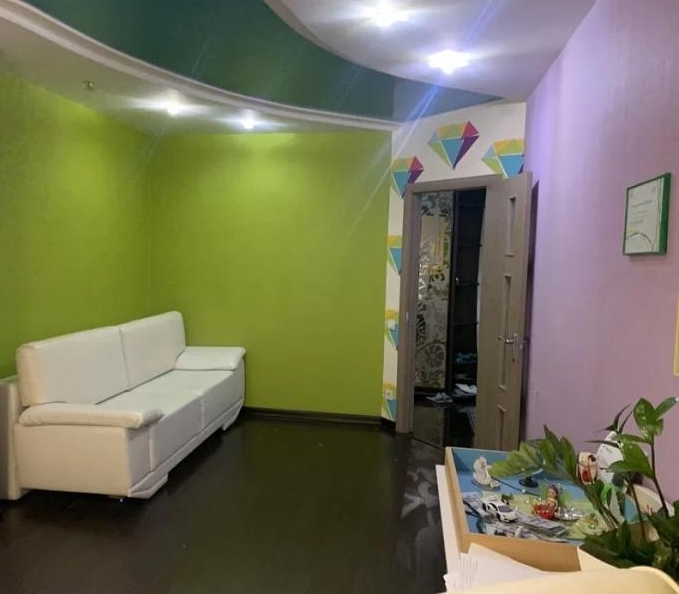 Продаж 2-кімнатної квартири 69 м², Райдужна вул.