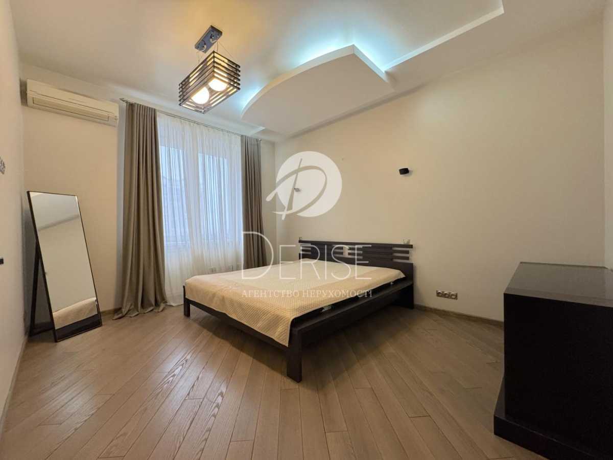 Продажа 2-комнатной квартиры 89 м², Героев Сталинграда просп., 4 К1