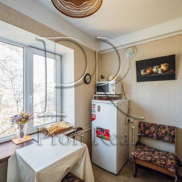 Продаж 3-кімнатної квартири 62 м², Кирилівська вул., 124