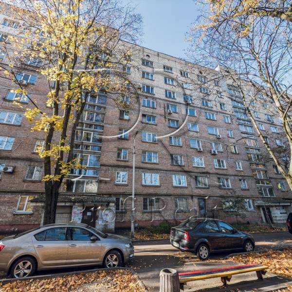 Продаж 3-кімнатної квартири 62 м², Кирилівська вул., 124