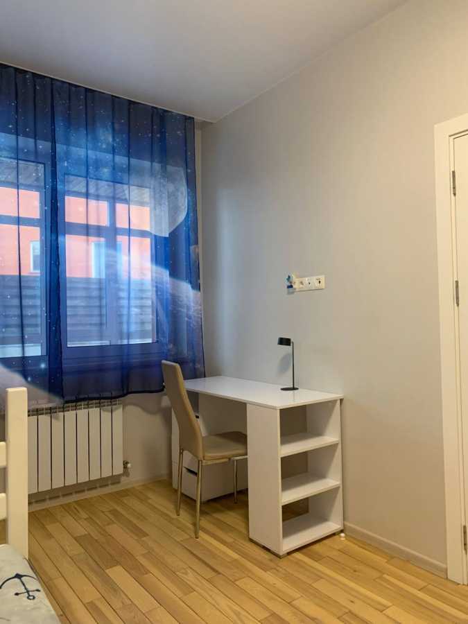 Продаж 3-кімнатної квартири 68.1 м², Дорошенко вул., 5