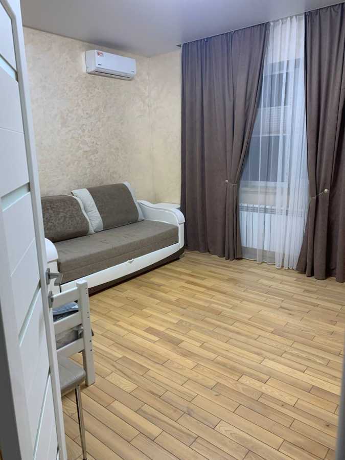 Продаж 3-кімнатної квартири 68.1 м², Дорошенко вул., 5