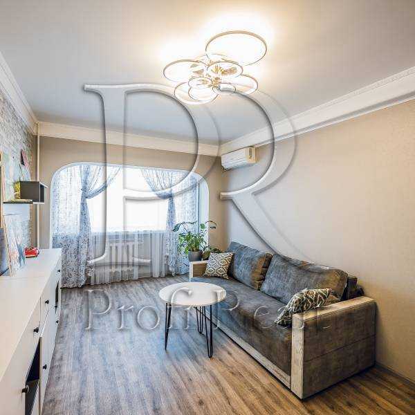 Продажа 3-комнатной квартиры 60 м², Героев Космоса ул., Полку Азов, 3Б