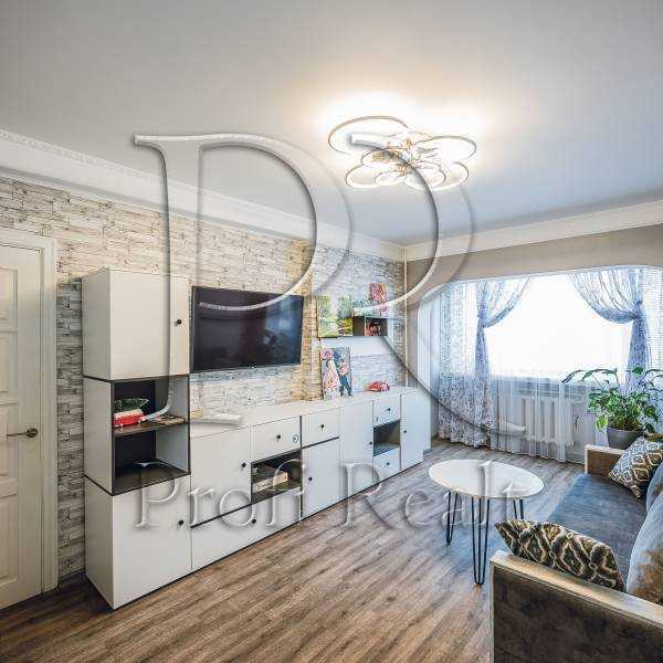 Продажа 3-комнатной квартиры 60 м², Героев Космоса ул., Полку Азов, 3Б