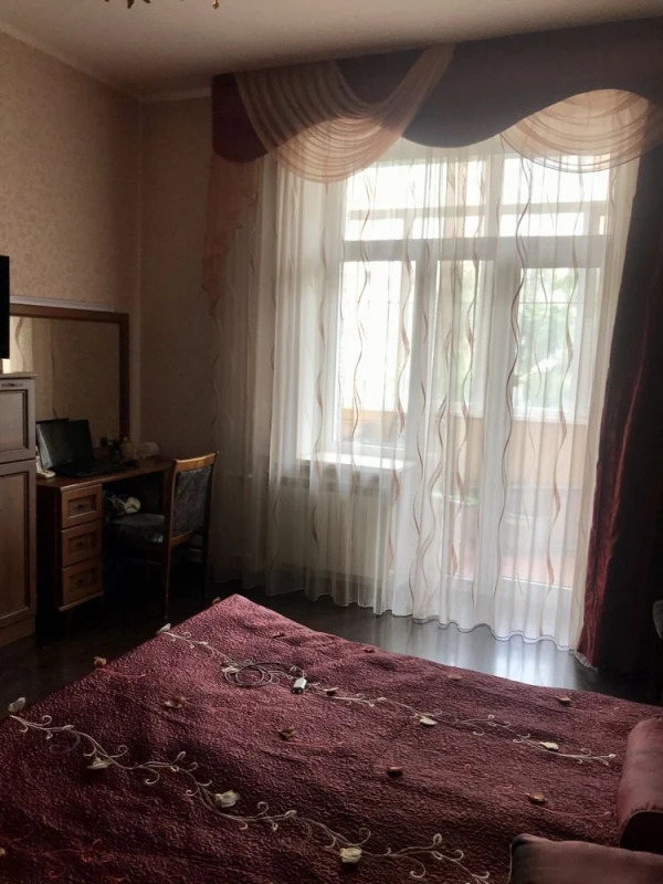 Продаж 2-кімнатної квартири 70 м²