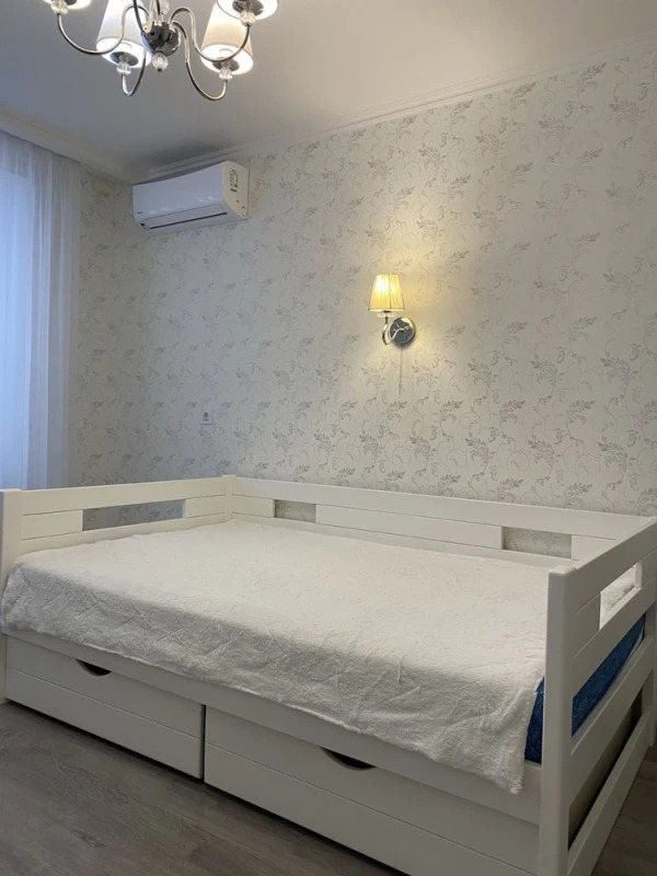 Продаж 3-кімнатної квартири 65 м²