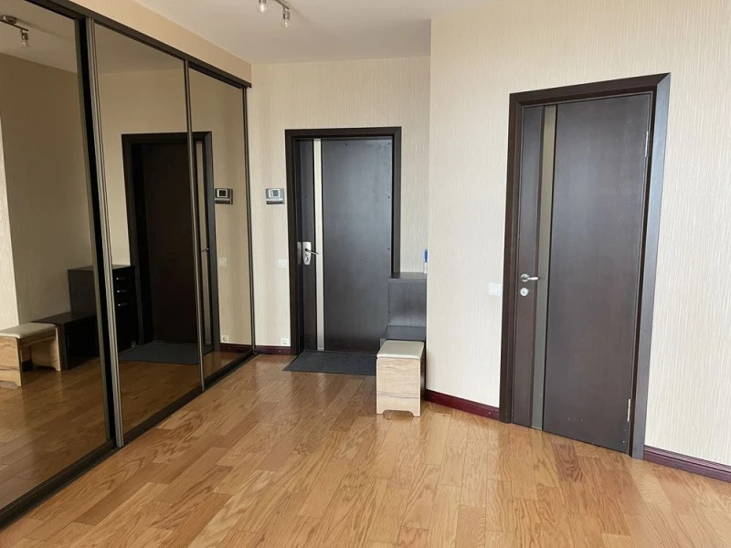 Продажа 1-комнатной квартиры 68 м²