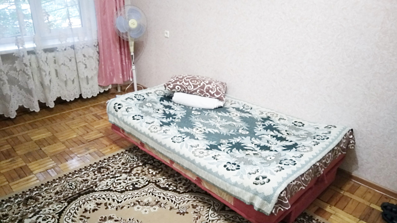 Оренда 1-кімнатної квартири 30 м², Середня вул., 27