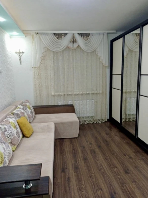 Продаж 1-кімнатної квартири 35 м²