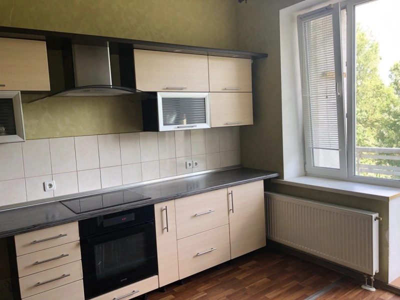 Продаж 3-кімнатної квартири 109 м²