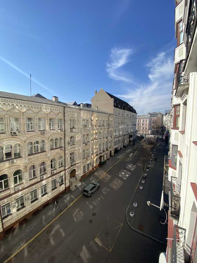 Продаж 3-кімнатної квартири 137.5 м², Ірининська, 5/24