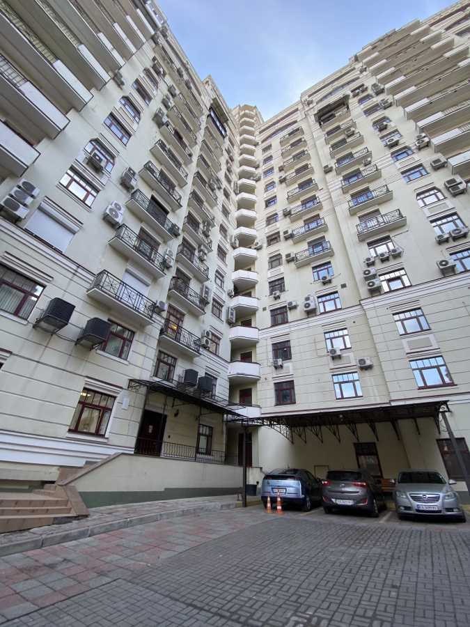 Продаж 3-кімнатної квартири 137.5 м², Ірининська, 5/24