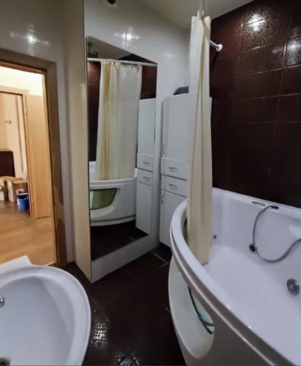 Продаж 1-кімнатної квартири 60 м², Академіка Корольова вул.