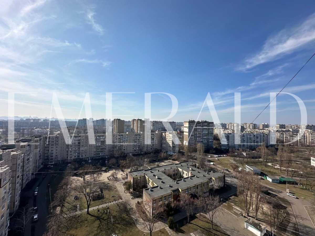 Продаж 3-кімнатної квартири 84.1 м², Миколи Закревського вул., 33