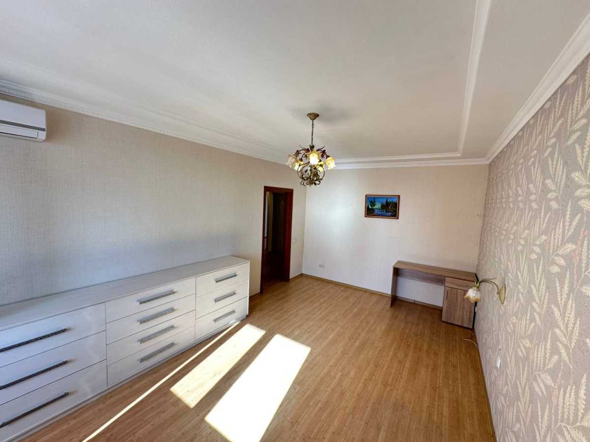 Продажа 4-комнатной квартиры 125 м², Николая Бажана просп., 12