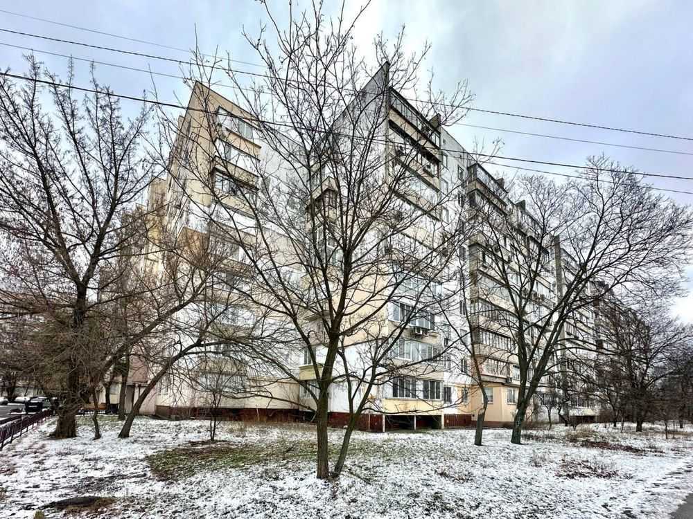 Продаж 3-кімнатної квартири 67 м², Райдужна вул., 17