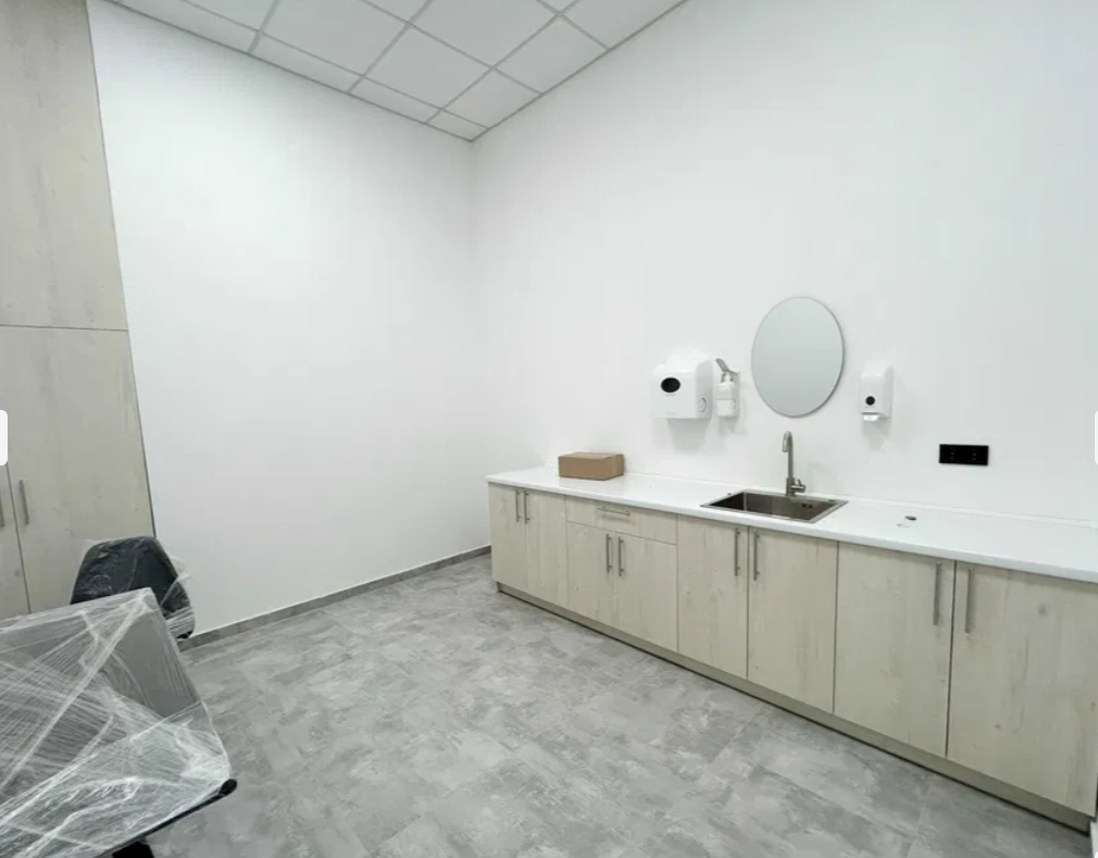 Оренда медичного центру 800 м², Академіка Корольова вул.