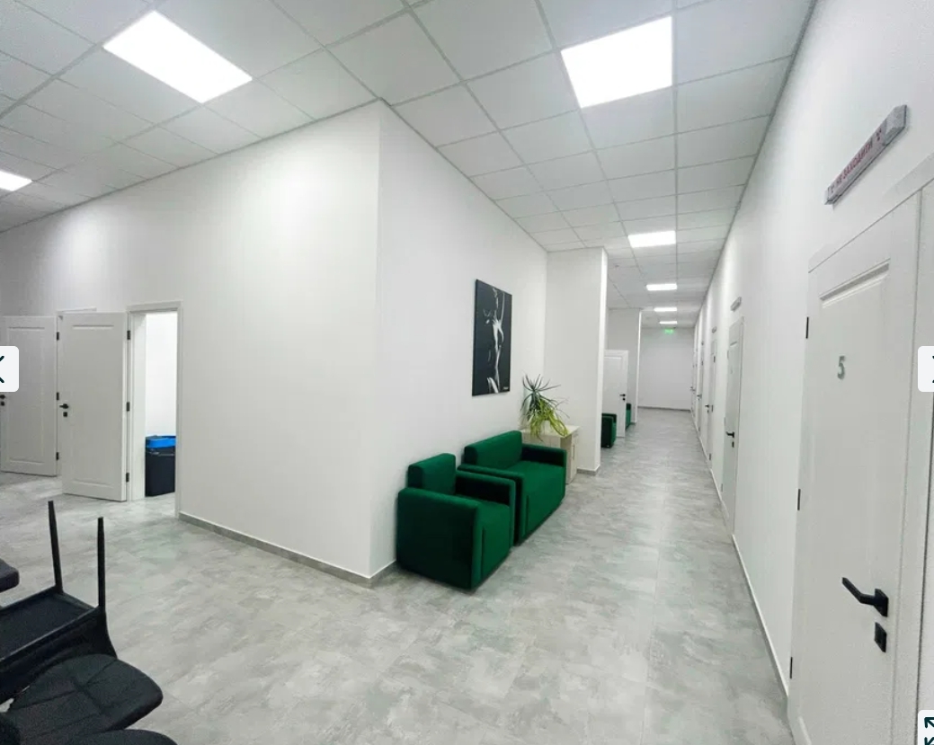 Оренда медичного центру 800 м², Академіка Корольова вул.