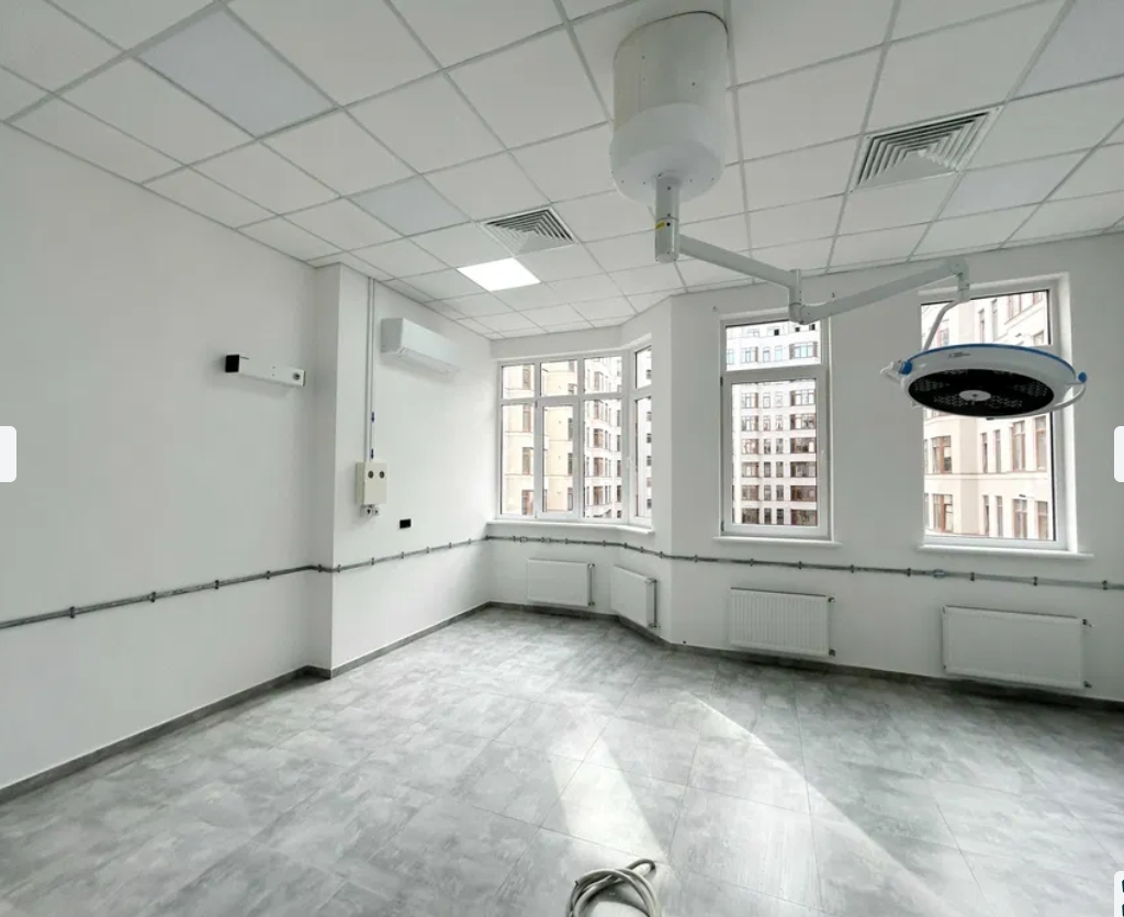 Оренда медичного центру 800 м², Академіка Корольова вул.