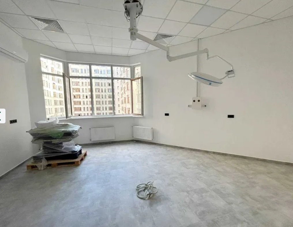 Оренда медичного центру 800 м², Академіка Корольова вул.