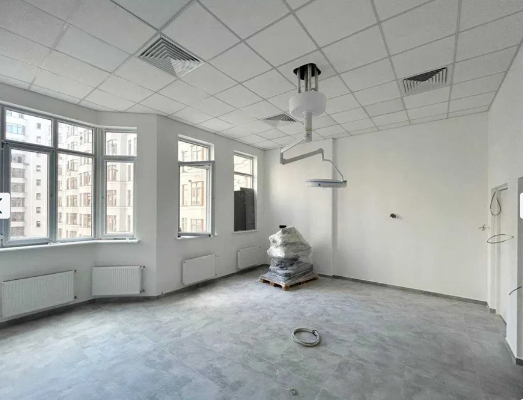 Оренда медичного центру 800 м², Академіка Корольова вул.