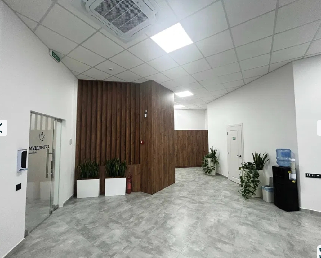 Оренда медичного центру 800 м², Академіка Корольова вул.