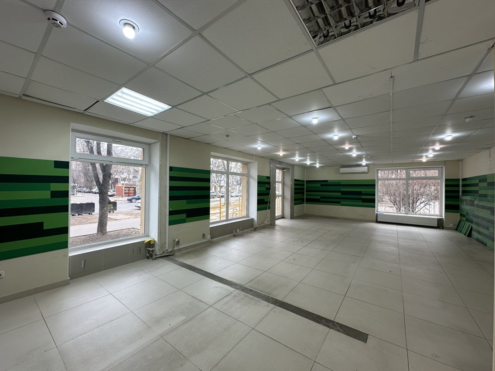 Аренда торгового помещения 65 м², Академика Филатова ул., 45