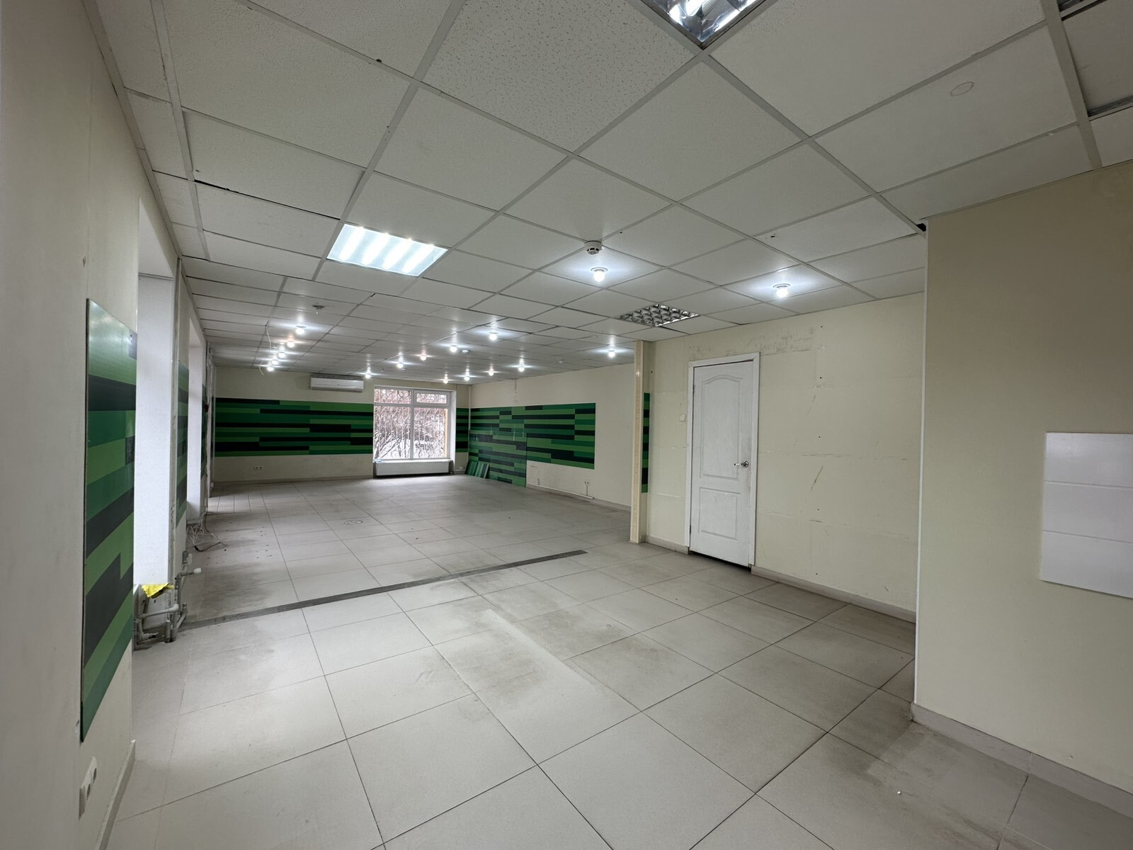 Аренда торгового помещения 65 м², Академика Филатова ул., 45