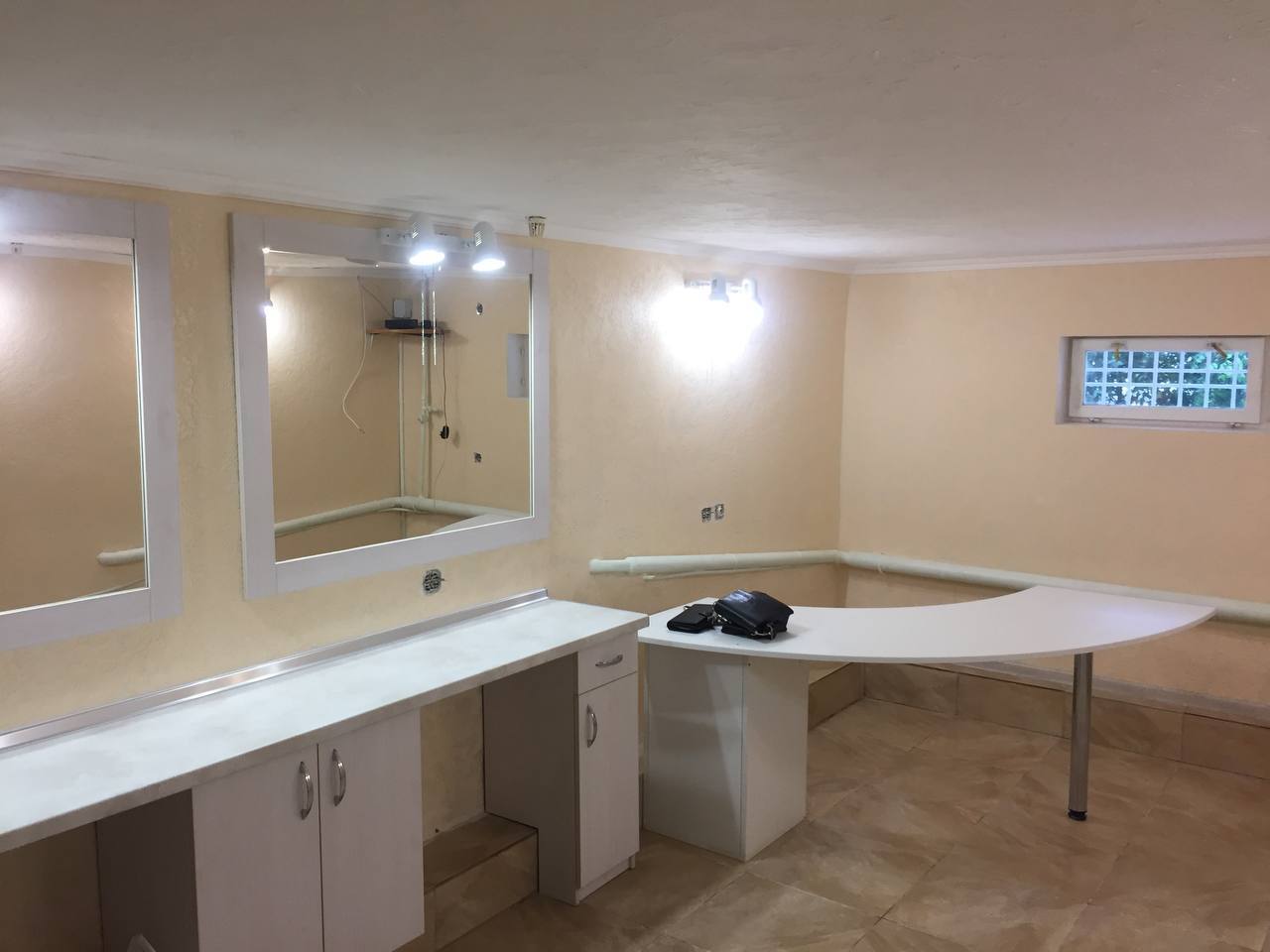 Оренда салону краси 88 м², Академіка Корольова вул.