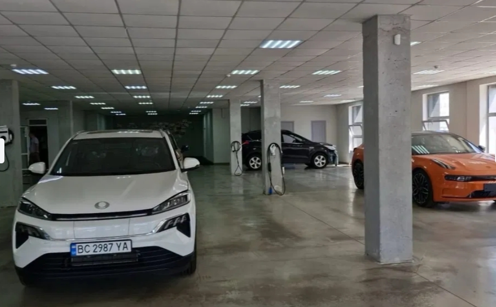 Оренда магазину 500 м², Головатого Атамана вул.
