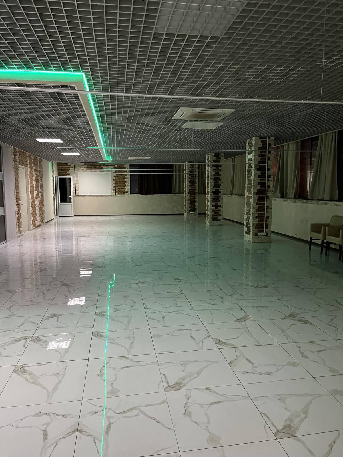 Оренда приміщення вільного призначення 360 м², Академіка Глушко просп.
