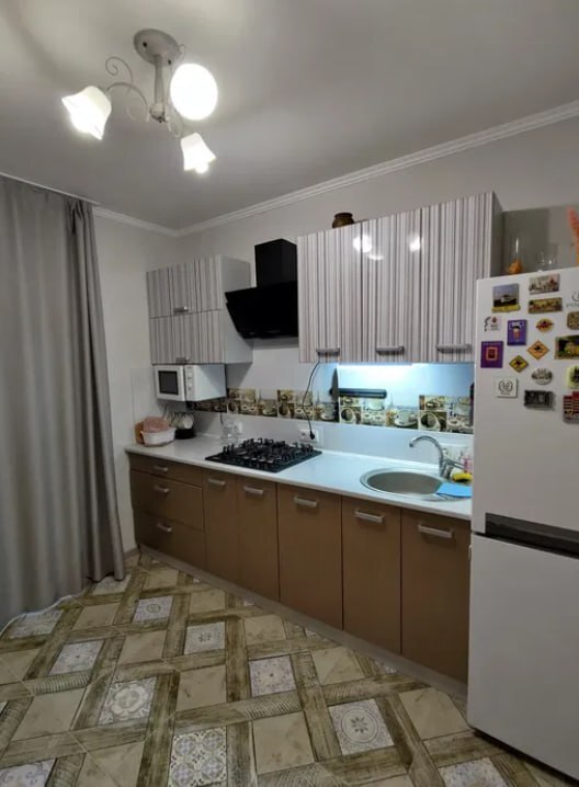Продаж 3-кімнатної квартири 76.4 м², Київська вул.