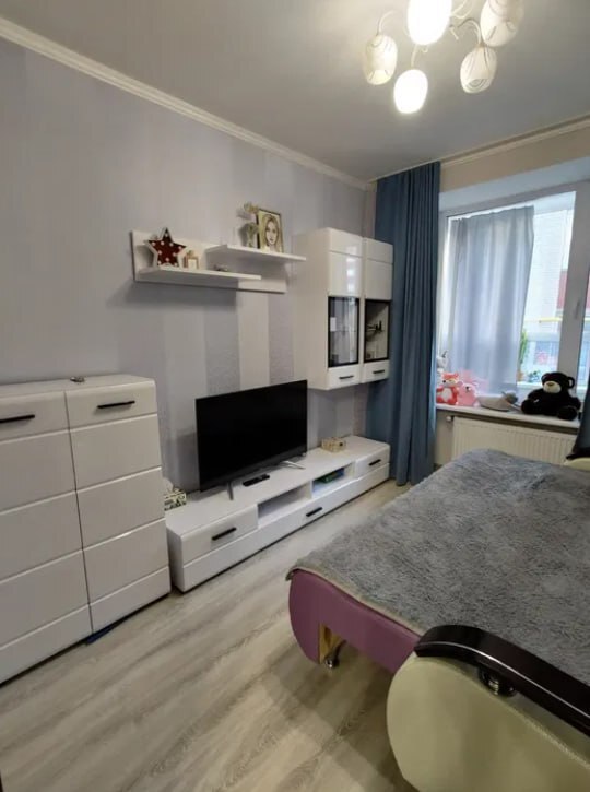 Продаж 3-кімнатної квартири 76.4 м², Київська вул.
