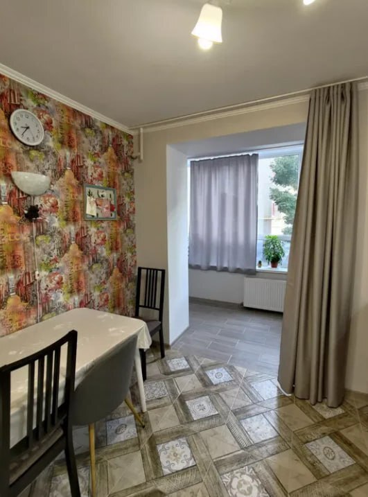 Продаж 3-кімнатної квартири 76.4 м², Київська вул.