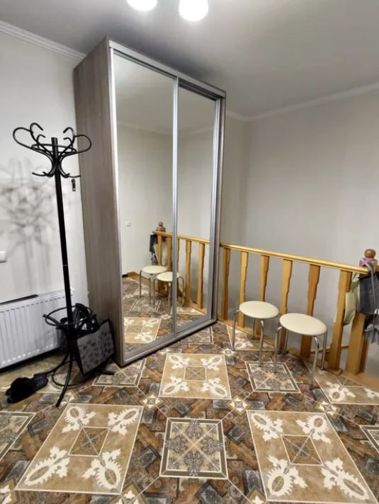 Продаж 3-кімнатної квартири 76.4 м², Київська вул.