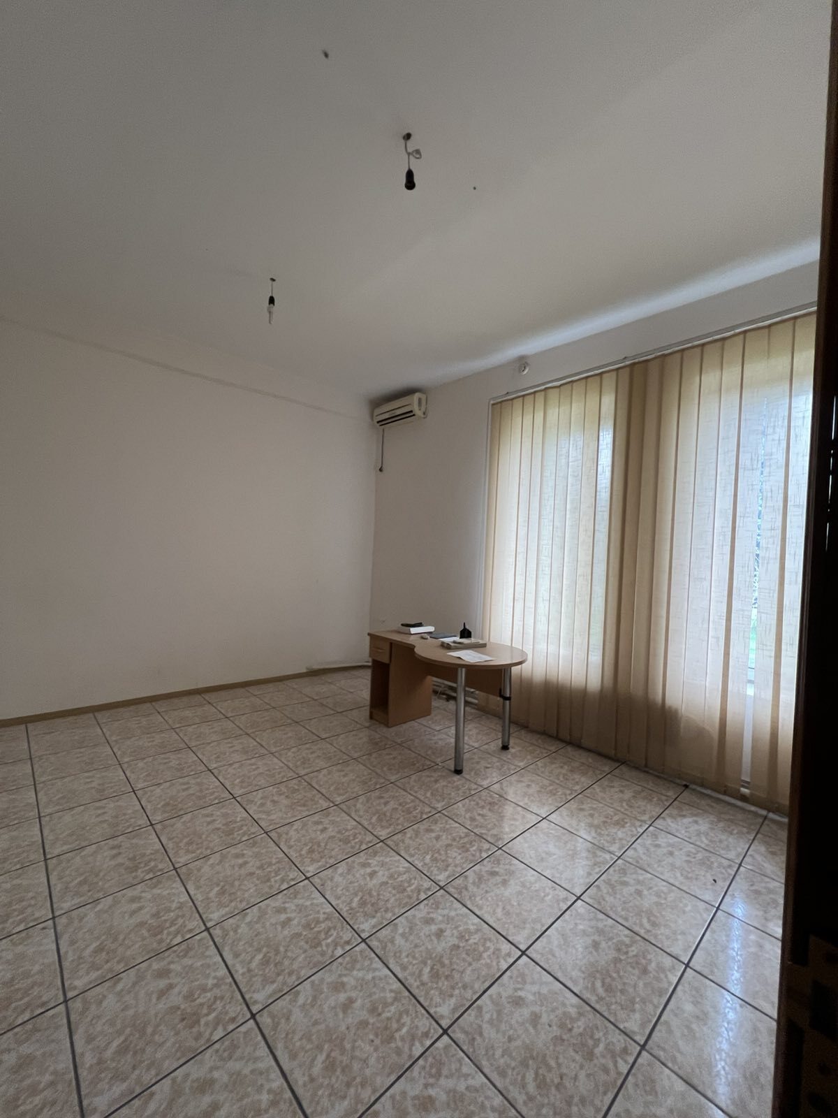Оренда торговельного приміщення 207 м², Варненська вул.