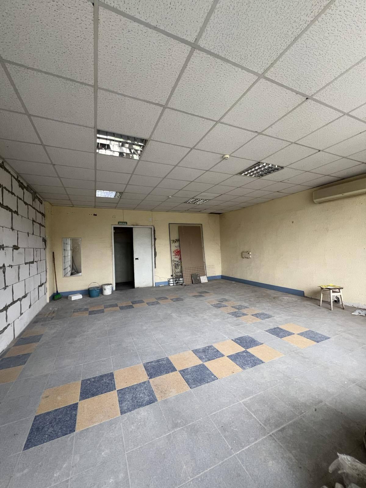 Оренда торговельного приміщення 207 м², Варненська вул.