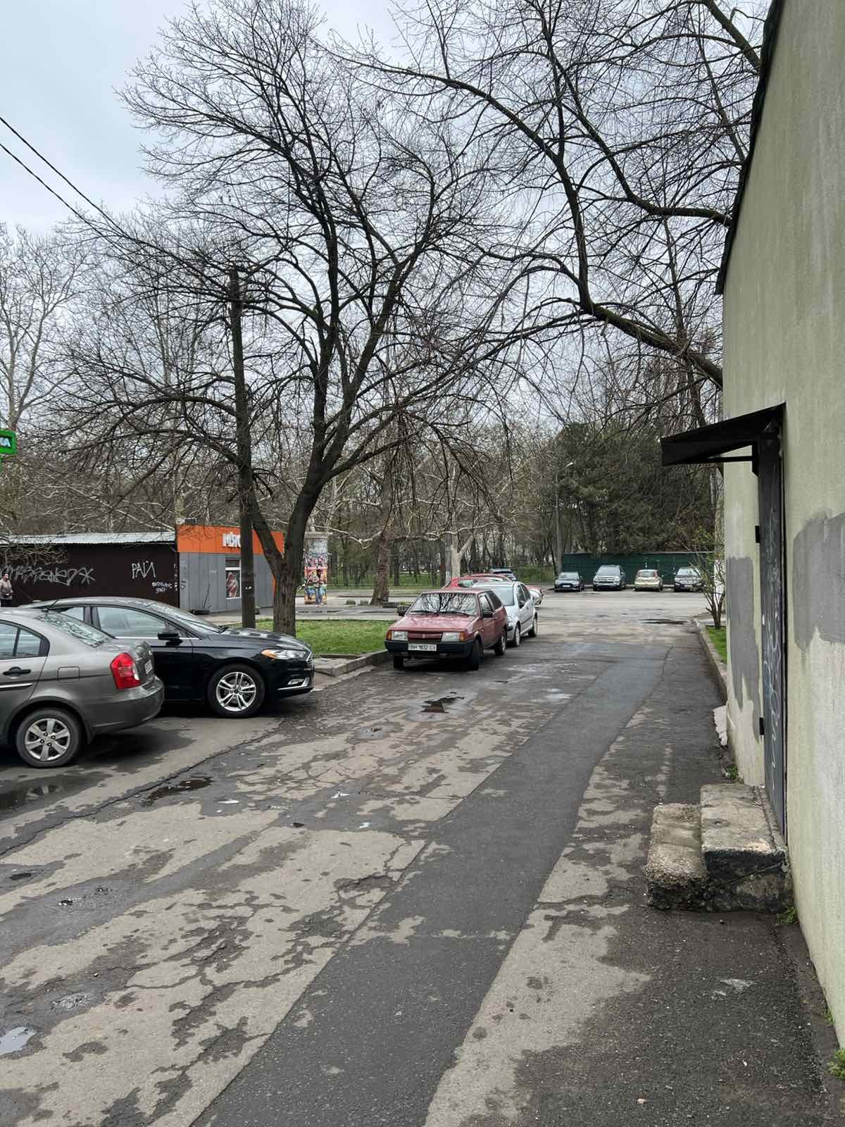 Оренда торговельного приміщення 207 м², Варненська вул.