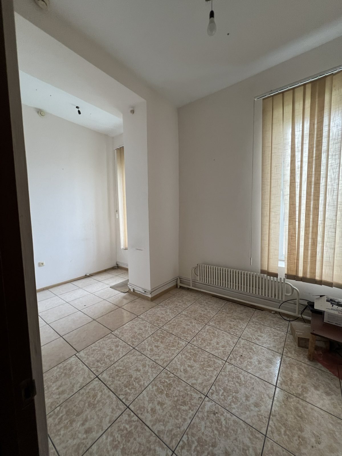 Оренда торговельного приміщення 207 м², Варненська вул.