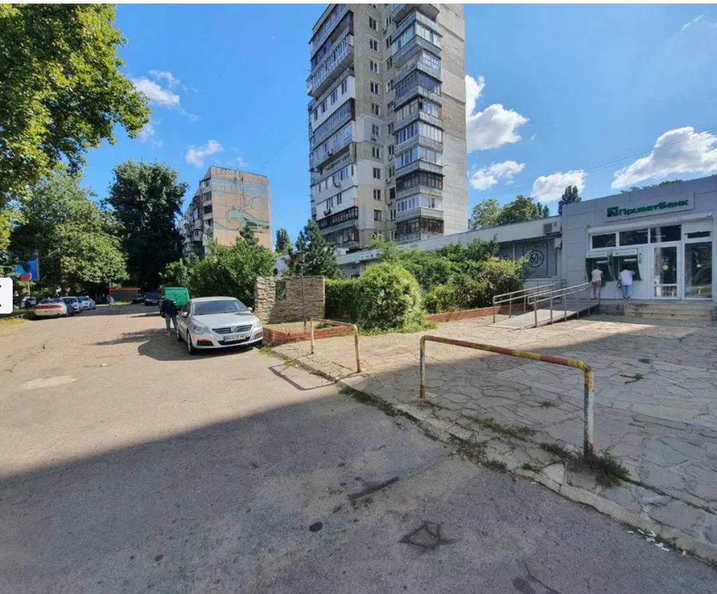 Оренда торговельного приміщення 207 м², Варненська вул.